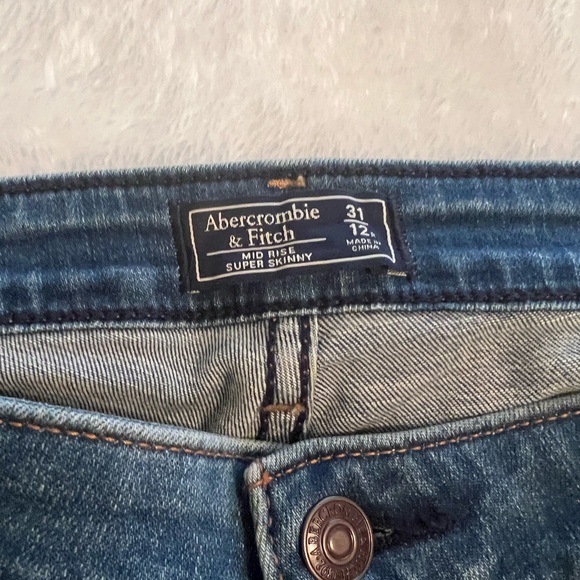 Abercrombie and Fitch Distressed Skinny Jeans, Size 12, NWT - Picture 3 of 4